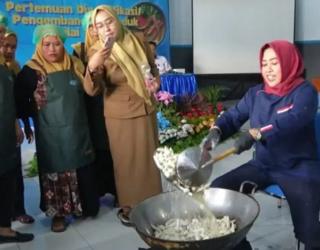 DKP Jatim Latih UMKM Lamongan Kembangkan Olahan Ikan untuk Tekan Stunting