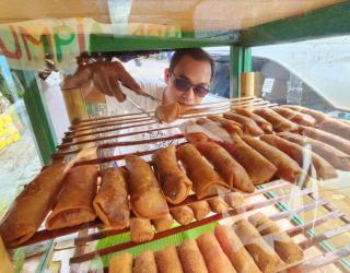 Lumpia Sambongan, Kuliner Legendaris di Kawasan Pecinan Surabaya