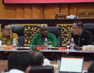 Menteri HAM Sidak Terkait Dugaan Keracunan MBG di Surabaya. DPRD Dorong Evaluasi Nasional