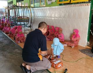 Pengmas Unair Perluas Edukasi Literasi Keuangan Anak-anak di Jombang