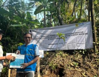 Peringati Hari Lahir Pancasila dan Hari Lingkungan Hidup Sedunia, PLN NP UP Brantas Tanam Pohon di Sumber Mata Air Karan