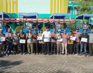Amankan Swasembada Pangan, Bupati Lamongan Salurkan Alsintan dan Sarana Irigasi