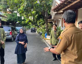 Tim KKNT UPN Veteran Jatim Dorong Warga Semolowaru Untuk Pengelolaan Sampah Labih Baik