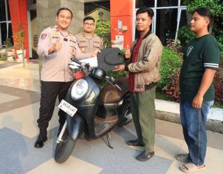 Polres Gresik Kembalikan 3 Motor Korban Curanmor dan Begal Tanpa Biaya
