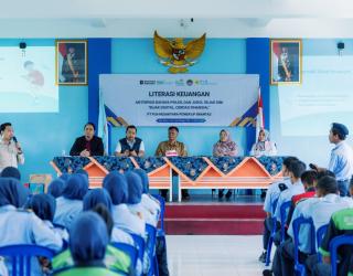 Sambut HUT ke-81 RI, PLN NP UP Brantas Bekali Siswa SMK Brantas Tangkal Pinjol dan Judi Online