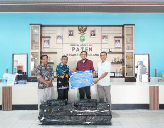 Dukung Aktivitas Ekonomi Masyarakat, TPK Perawang Serahkan Bantuan Tenda Lipat untuk UMKM