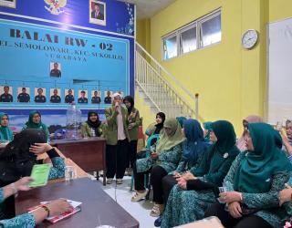Kurangi Volume Sampah Organik, Mahasiswa UPN Veteran Jatim Kenalkan Galon Takakura. Ini Manfaatnya