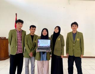 Lewat Desain Tim KKNT UPN Jatim Ajak Pelaku UMKM Naik Kelas