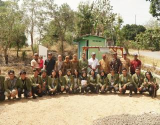 Tekan Limbah  Biomassa  Mahasiswa KKN 54 Vetaran Jatim Kenalkan Rocket Stove ‎ ‎ ‎