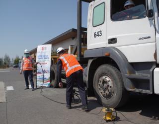 Targetkan 100 Truk Peti Kemas, Pelindo Terminal Petikemas dan Pelindo Regional 3 Gelar Uji Emisi di TTL dan TPS