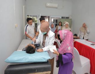 Pelindo Terminal Petikemas Gelar Pemeriksaan Kesehatan untuk 200 Balita & Lansia