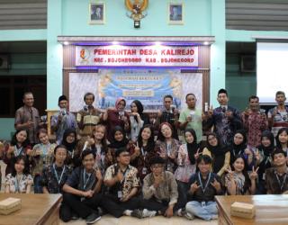 25 Mahasiswa KKN Dari Kelompok 23 UPN Veteran Jatim Sulap Limbah Tani Jadi Briket