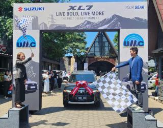 UMC Suzuki Serahkan Perdana XL7 Terbaru, Catat 150 SPK dalam Sebulan