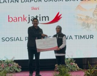 Hari Jadi ke-81 Pemprov Jatim, Bank Jatim Salurkan CSR kepada Dinsos Jatim