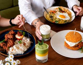 Nasi Kuning Jadi Burger, ARTOTEL Group Hadirkan Sensasi Kuliner Nostalgia di Surabaya