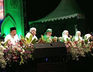 Baru Pulih dari Sakit dan Demam Tinggi, Habib Syech Tetap Pimpin Jawa Timur Bersholawat 