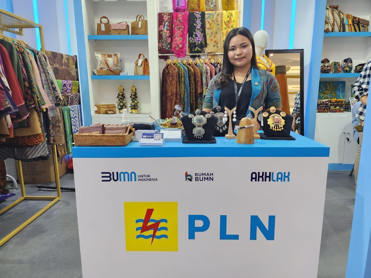 PT PLN (Persero) berhasil mendorong 5.425 pelaku Usaha Mikro Kecil (UMK) naik kelas sepanjang semester I 2023.