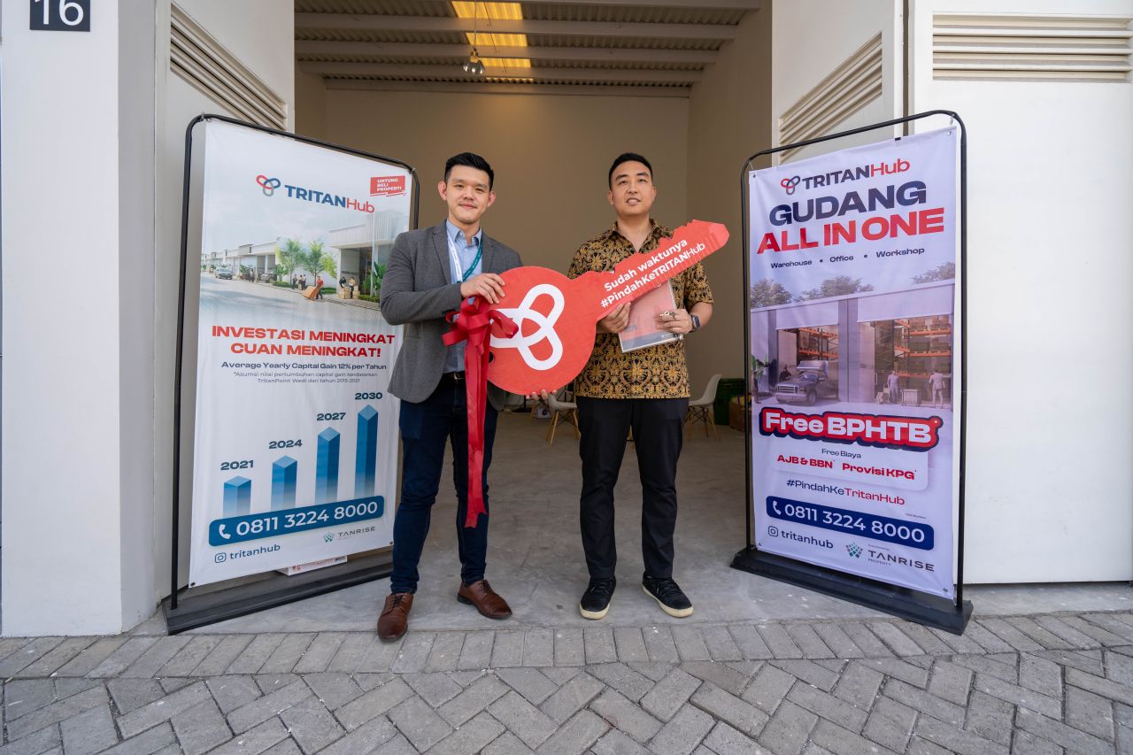 Perusahaan properti pergudangan di bawah naungan Tanrise Properti yakni, TritanHub resmi melakukan Serah Terima Fase ke dua peda konsumen. ( Foto : Tanrise for Jatimkini.com )