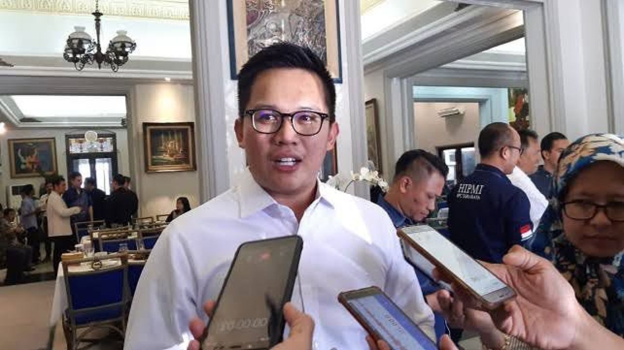 Waketum MPW PP Jatim H. M. Ali Affandi La Nyalla M. Mattalitti mmendesak agar kebijakan wajib membeli seragam sekaloh  di tiadakan ( Foto : PP Jatim for Jatimkini.com )