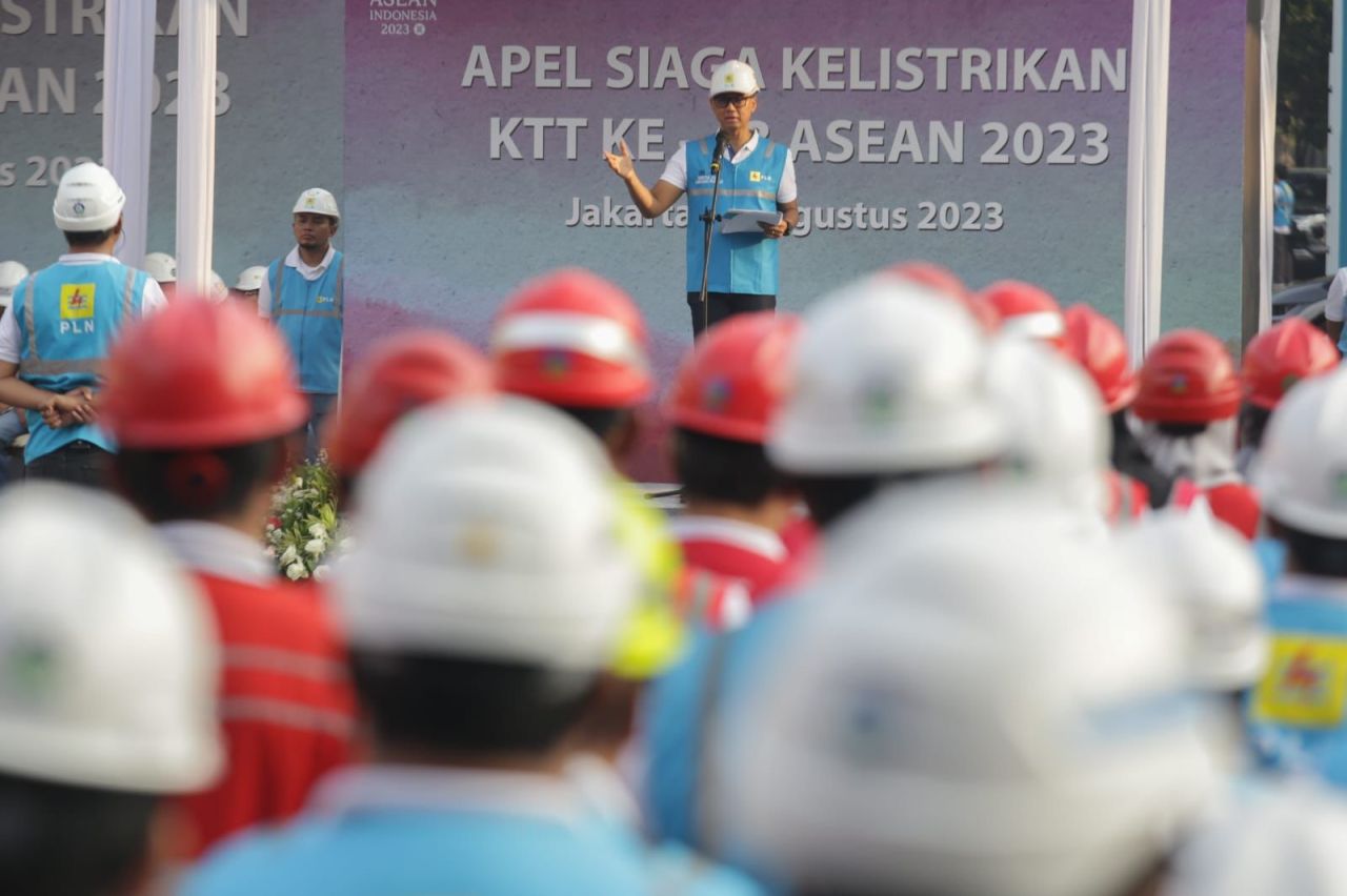 PT PLN (Persero) menggelar apel siaga kelistrikan guna menyukseskan Konferensi Tingkat Tinggi (KTT) Ke-43 ASEAN yang akan berlangsung pada 5–7 September 2023 di Jakarta. (PLN for Jatimkini.com)