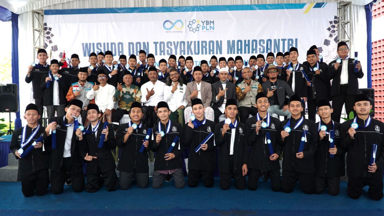 PT PLN (Persero) Unit Induk Distribusi (UID) Jawa Timur melalui Yayasan Baitul Maal PLN (YBM PLN) menggelar wisuda 42 mahasantri PeTIK II Jombang. (Foto: PLN for Jatimkini.com)