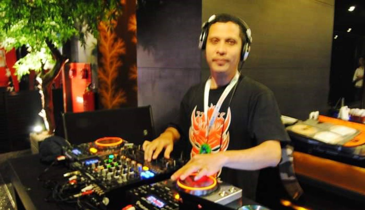 DJ Arkum menceritakan liku-liku perjalanan karirnya menjadi seorang DJ ( Foto: Pribadi for Jatimkini.com )