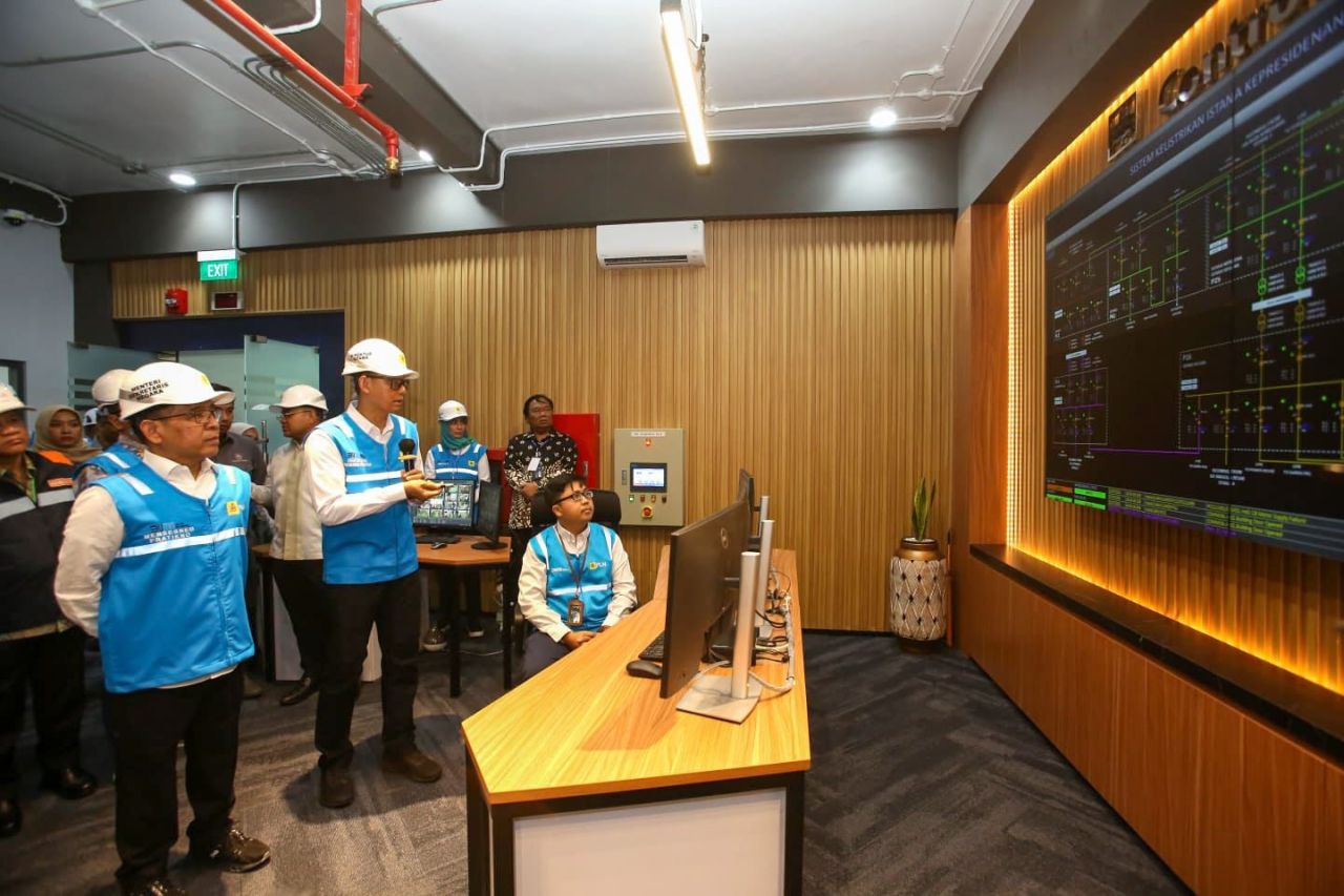 Menjelang peringatan Hari Ulang Tahun ke-78 Kemerdekaan Republik Indonesia, Menteri Sekretaris Negara, Pratikno meresmikan hasil revitalisasi kelistrikan di Istana Kepresidenan Jakarta. (Foto: PLN for Jatimkini.com)