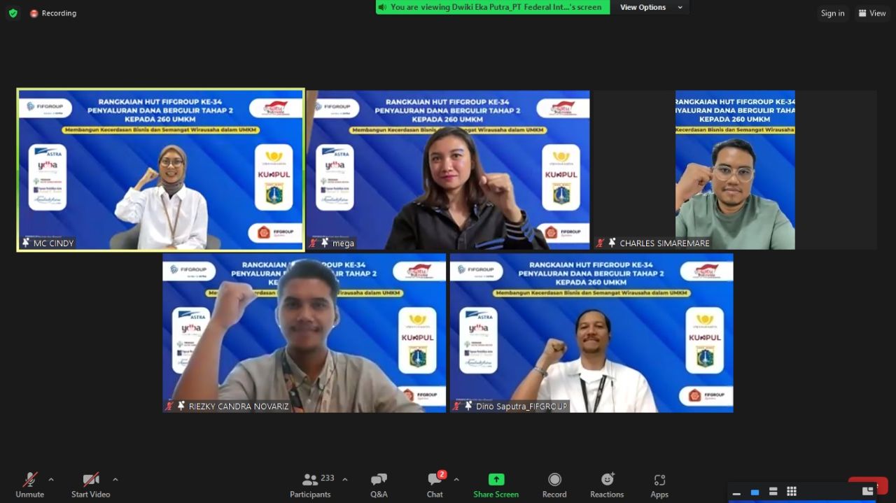 Sesi foto bersama saat seremoni Penyaluran Dana Bergulir FIFGROUP Tahap 2 pada Selasa, 29 Agustus 2023 melalui zoom meeting. (Foto : FIF Group for Jatimkini.com )