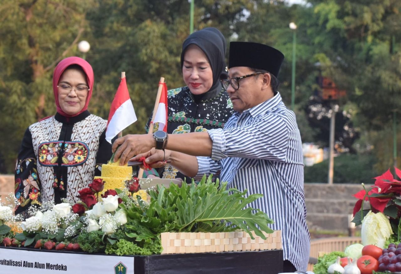 Wali Kota Malang Sutiaji meresmikan revitalisasi Alun-Alun Merdeka Malang, Rabu (23/8). Foto : Jatimkini/Doddy Risky