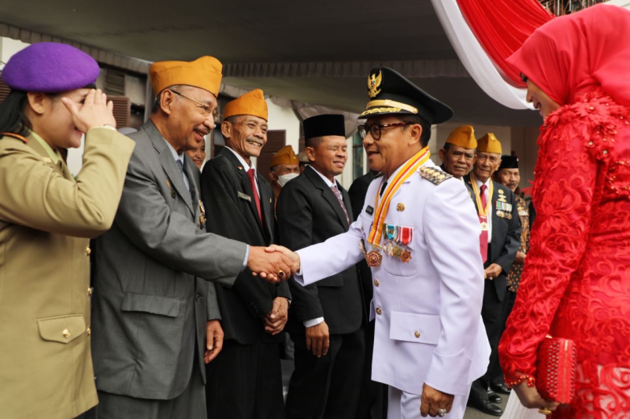 Wali Kota Malang Sutiaji berpamitan sekaligus menyampaikan terima kasih kepada masyarakat karena akan mengakhiri jabatan kepala daerah pada September nanti di Balai Kota Malang, Jawa Timur, Kamis (17/8). Foto : Dok. Humas Pemkot Malang