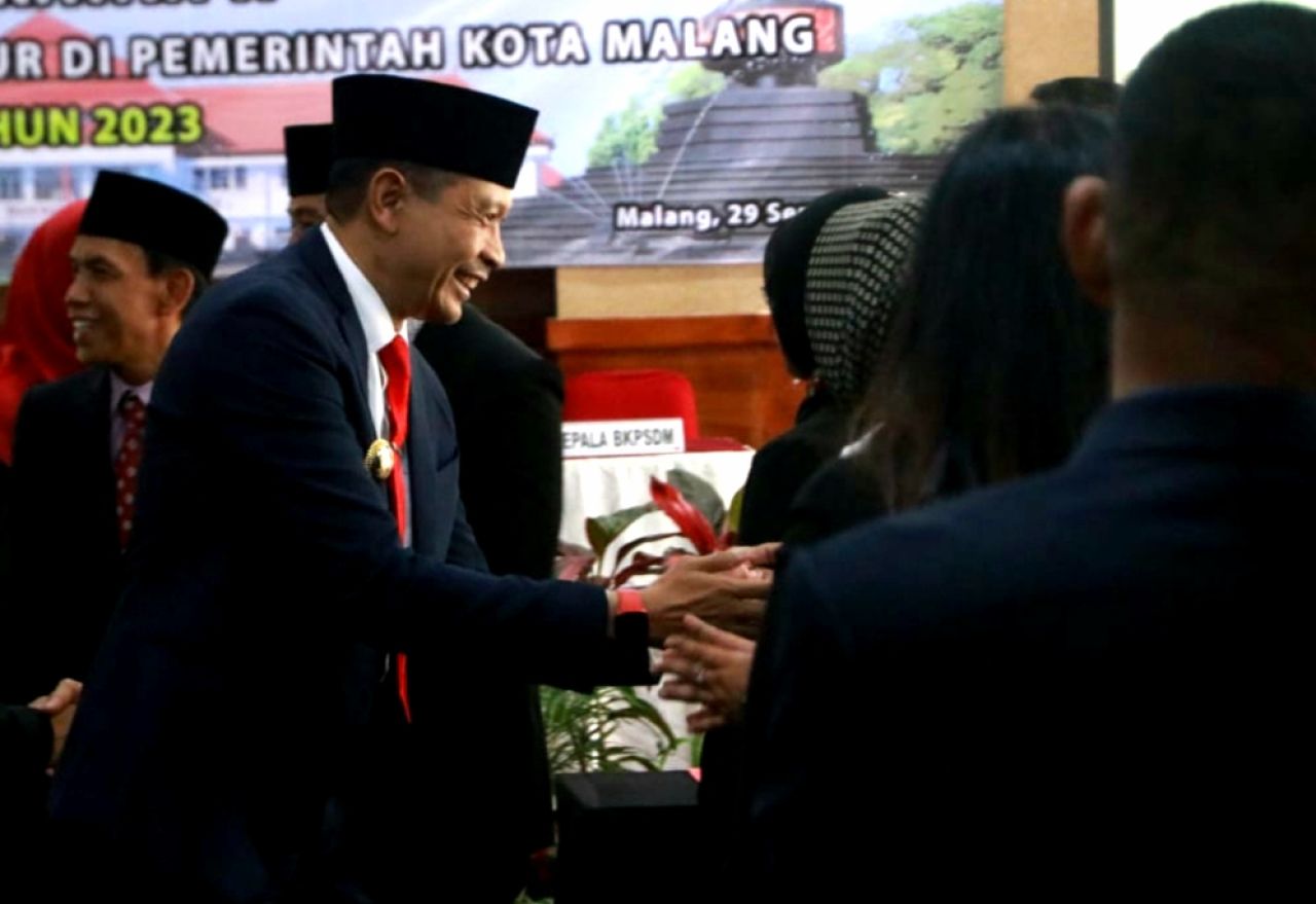 Penjabat Wali Kota Malang Dr. Ir. Wahyu Hidayat, MM saat penutupan Pelatihan Kepemimpinan Administrator (PKA). Foto : Dok. Bagian Protokol dan Komunikasi Pimpinan