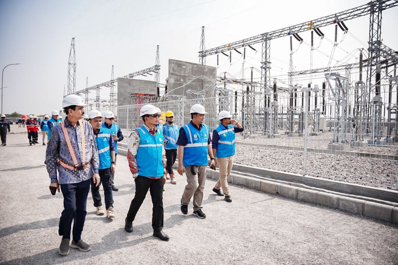 PT PLN (Persero) pasok kebutuhan listrik Konsumen Tegangan Tinggi PT Berkah Kawasan Manyar Sejahtera (BKMS), Selasa (19/9). (Foto: PLN for Jatimkini.com)