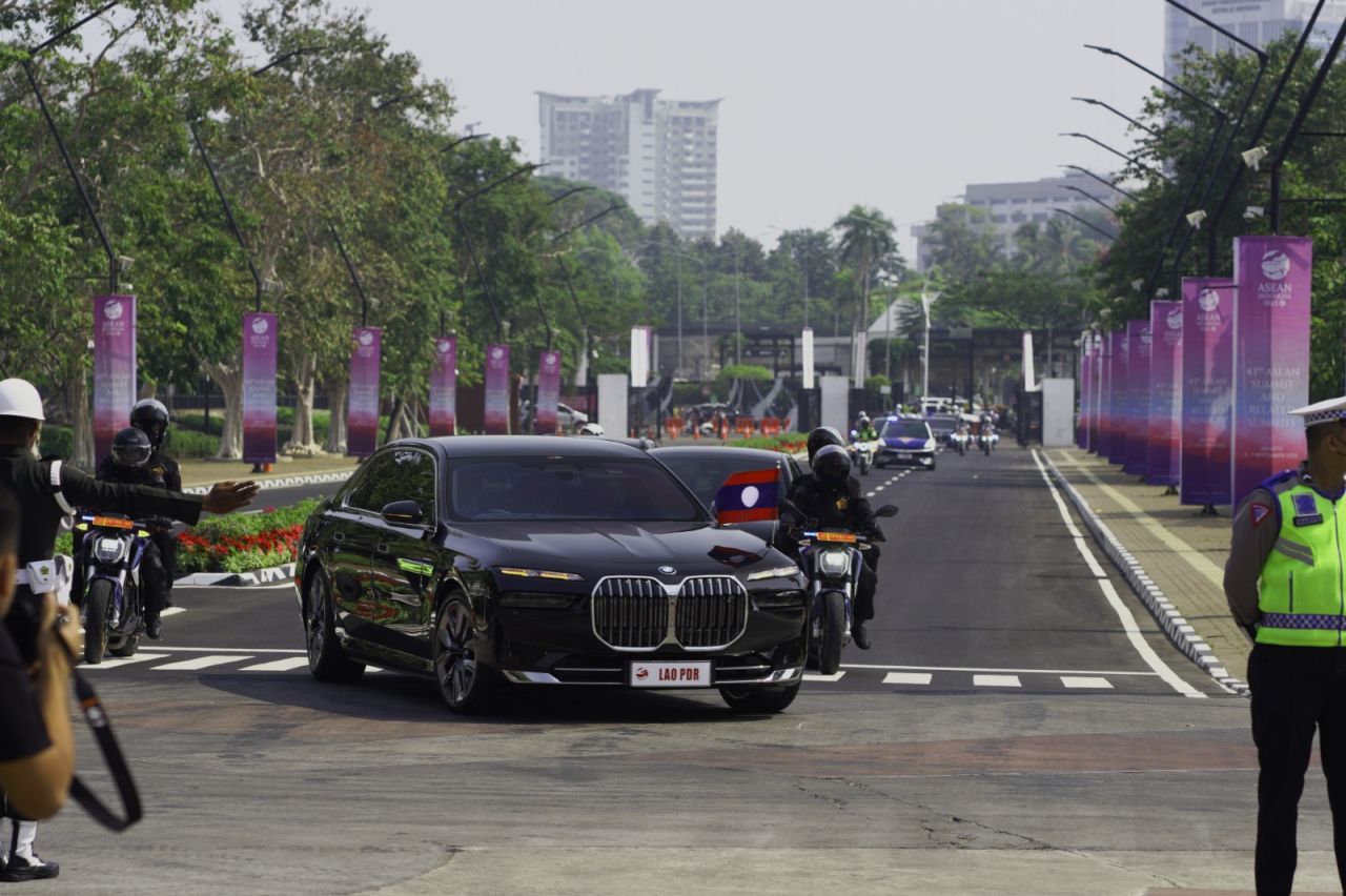 BMW Indonesia resmi menyerahkan BMW i7 pada Kementerian Sekretariat Negara RI sebagai Sustainable Mobility Partner  ( Foto : BMW Indonesia for Jatimkini.com )