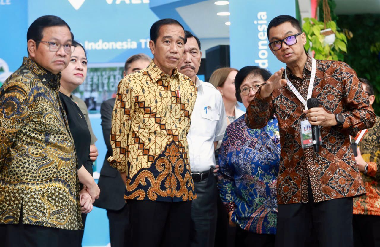 Presiden Joko Widodo mengunjungi booth PLN di Festival LIKE. (Foto: PLN for Jatimkini.com)