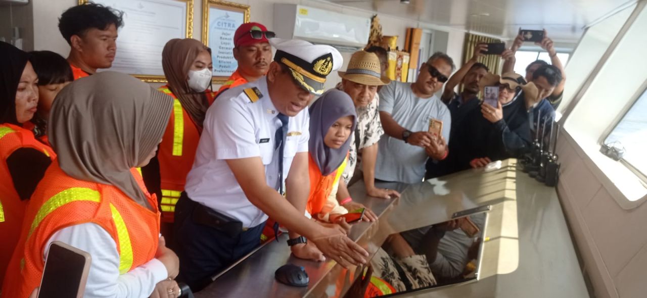 Pengenalan keselamatan di dalam kapal KM Kirana vII