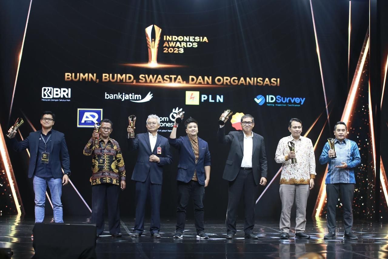 Aplikasi PLN Mobile meraih penghargaan dalam kategori Oustanding Award for Integrated Initiative dalam ajang Indonesia Award 2023. (PLN for Jatimkini.com)