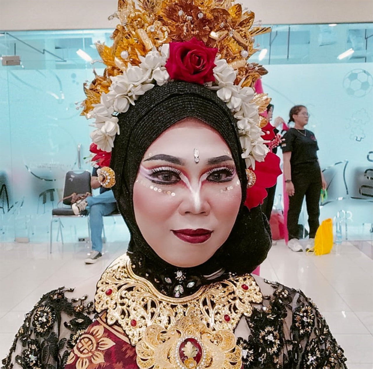 Kesan tegas dan keras dengan menonjolkan kecantikan dituangkan dalam tema The Magnificent of Calon Arang untuk menyambut Helowen. (Foto: dok Dessy Dhalia)
