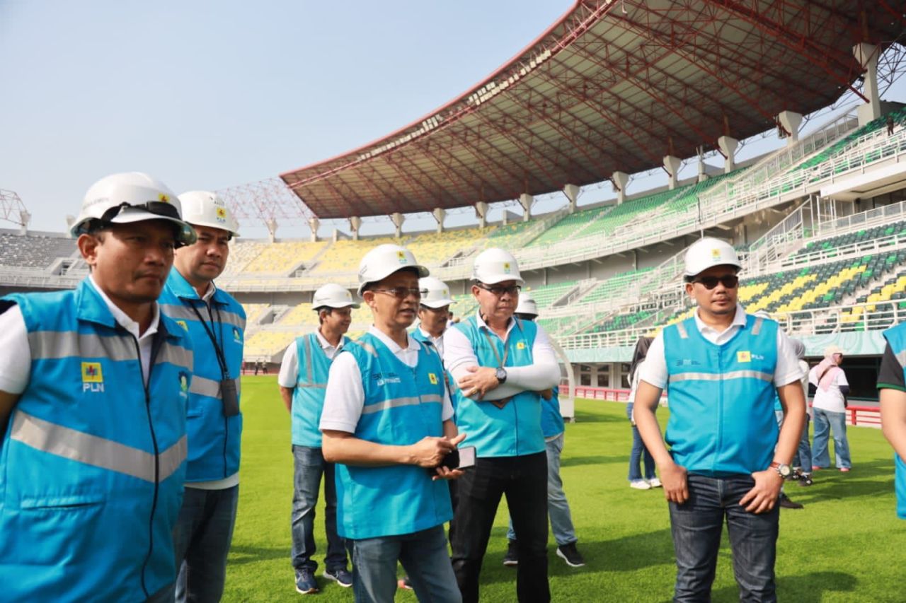 PT PLN (Persero) Unit Induk Distribusi Jawa Timur hadirkan Mini Scada Mobile di Stadion GBT. (Foto: PLN for Jatimkini.com)