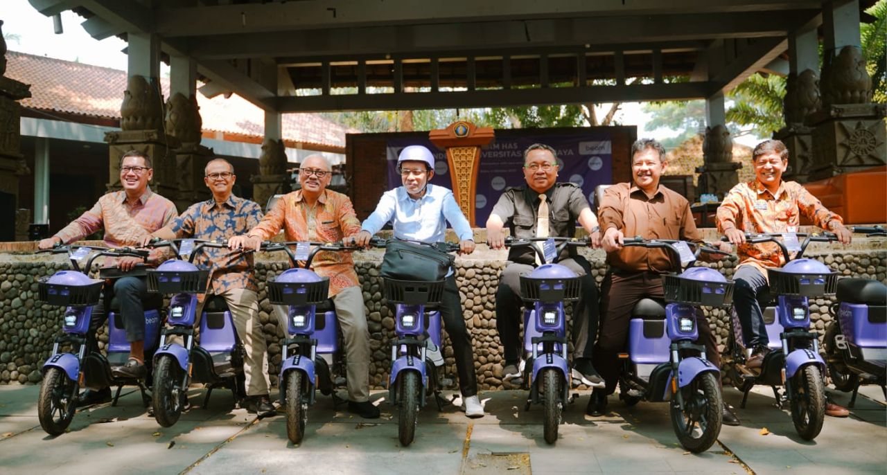 Peluncuran layanan transportasi berbagi (ride sharing) sepeda listrik Beam Mobility di Universitas Brawijaya (UB), Malang, Jawa Timur, Rabu (4/10). Foto : Dok. UB Malang