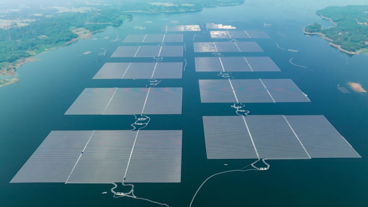 Pembangkit Listrik Tenaga Surya (PLTS) Terapung Cirata berkapasitas 192 megawatt peak (MWp) 
