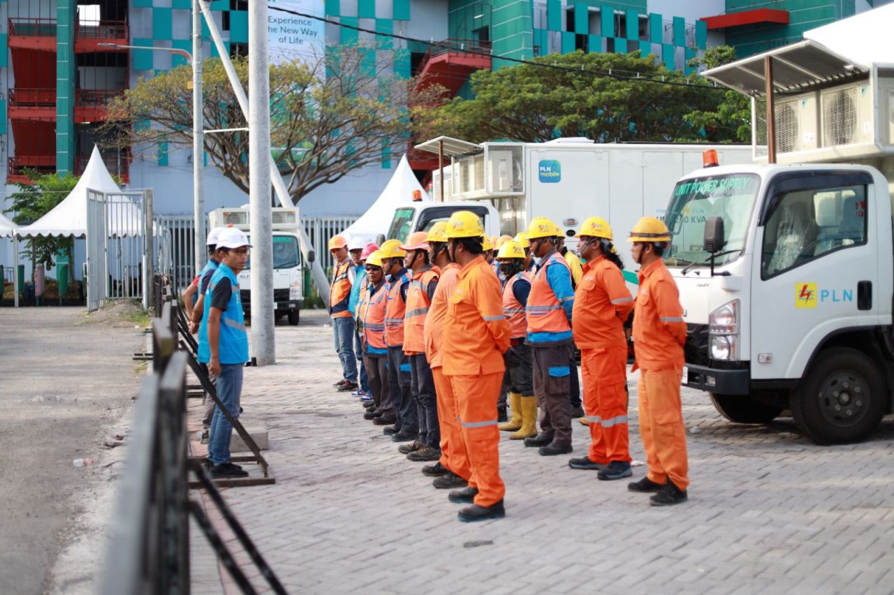 PT PLN (Persero) pastikan kesiapan dan keandalan pasokan listrik di Stadion Gelora Bung Tomo, Jumat (10/11). (Foto: PLN for Jatimkini.com)