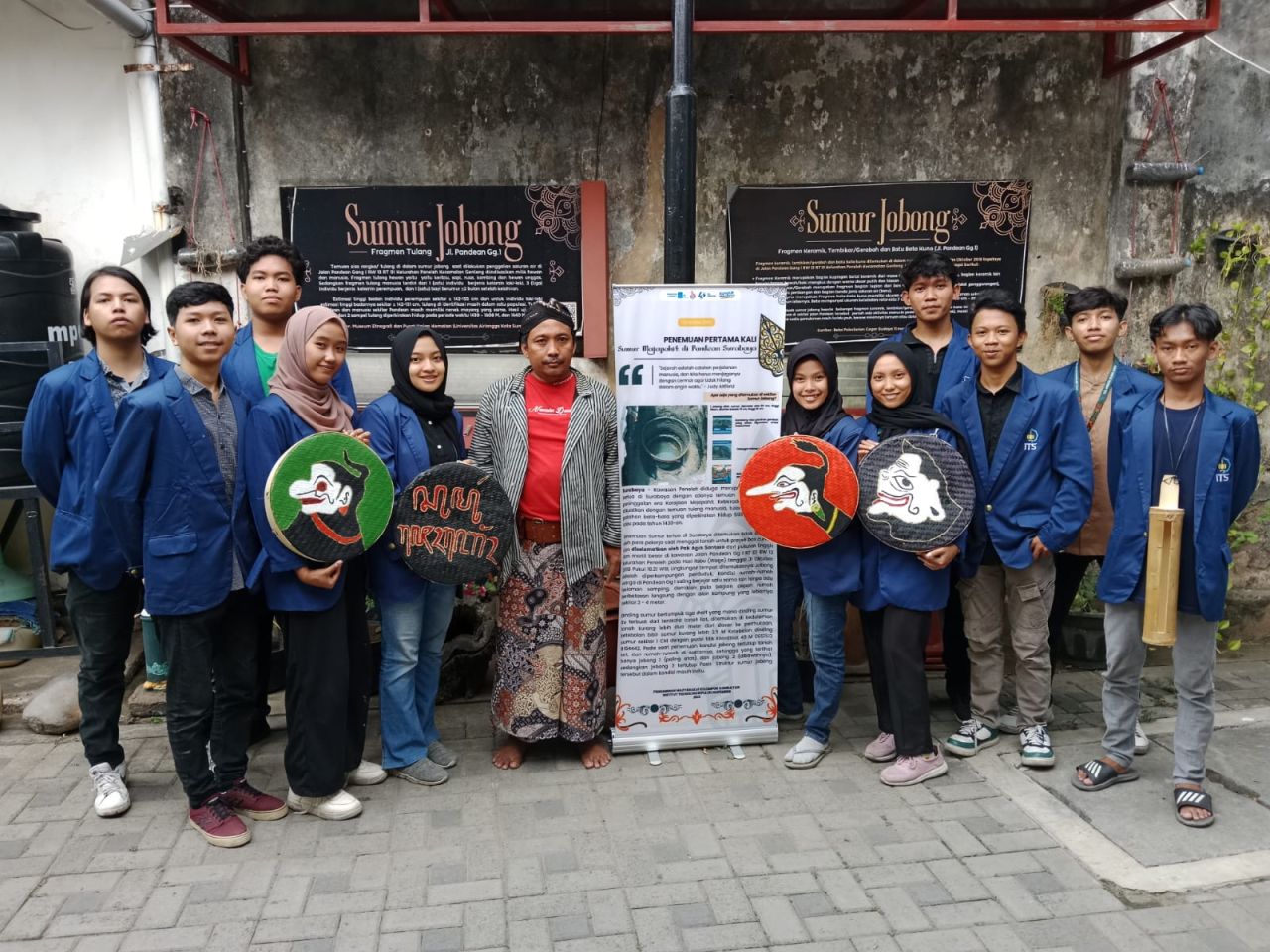 Kelompok  Mahasiswa Departemen Teknik Infrastruktur Sipil ITS bergerak cepat untuk melakukan pengembangan hasil penemuan Sumur tua di Surabaya ( Foto : Dok ITS for Jatimkini.com )