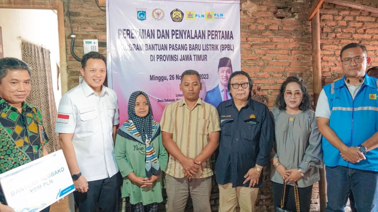 PT PLN (Persero) menyalakan Bantuan Pasang Baru Listrik (BPBL) di wilayah Kabupaten Malang. (Foto: PLN for Jatimkini.com)
