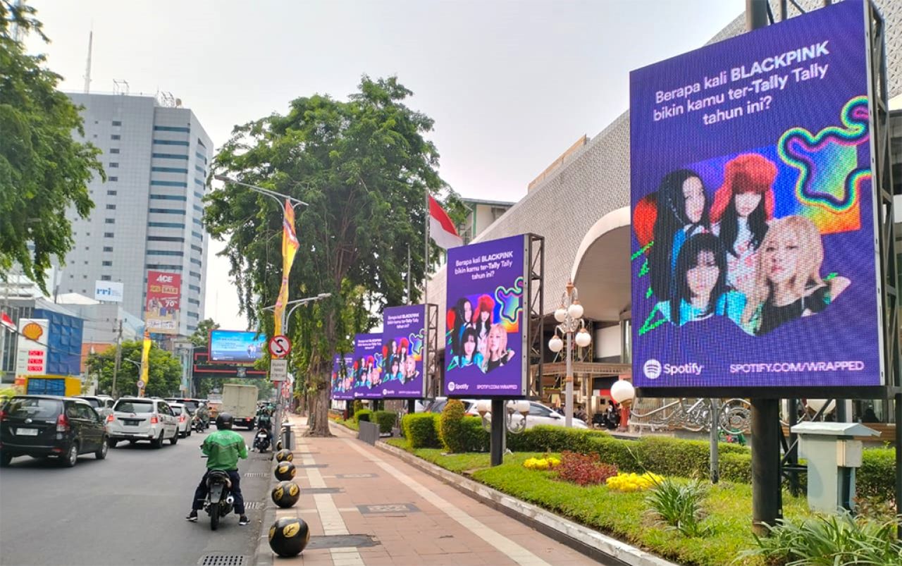 Permohonan pemasangan reklame kini sudah bisa dilakukan melalui aplikasi SSW Alfa. (foto: Dok Pemkot Surabaya)