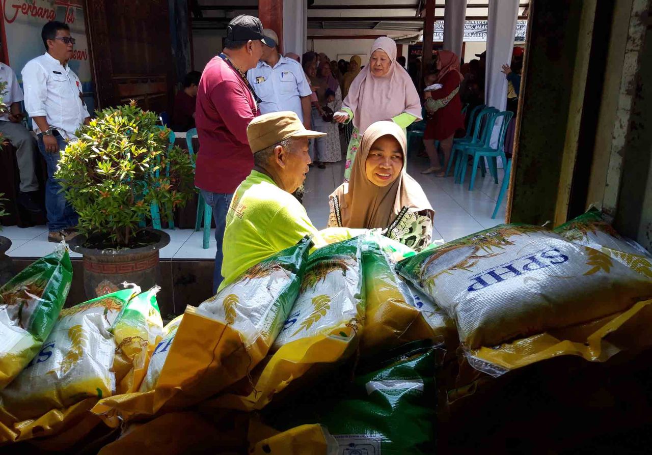 Pasar murah beras di Kecamatan Singosari, Kabupaten Malang, beberapa waktu lalu. Foto : Dok. Jatimkini