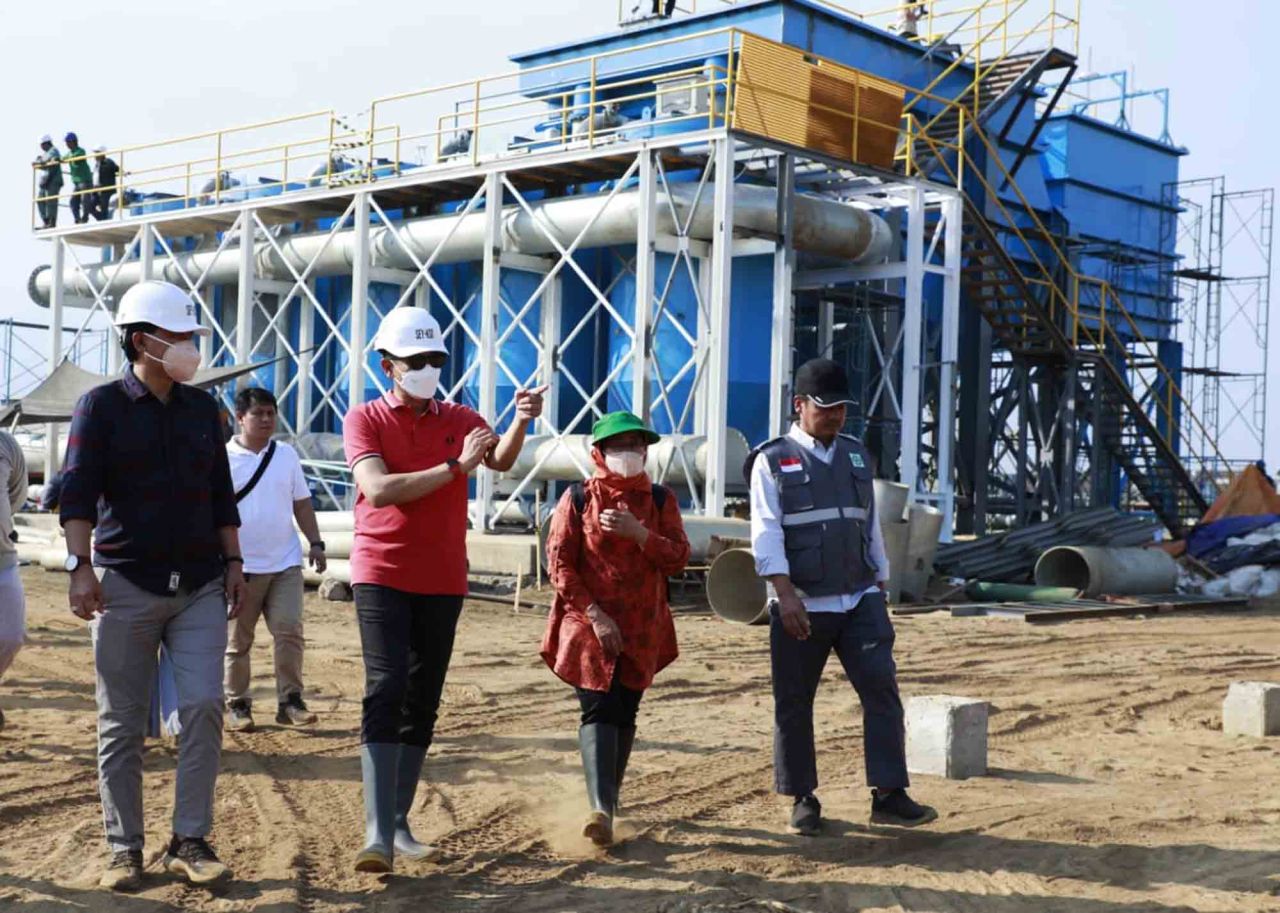 Penjabat Wali Kota Malang Wahyu Hidayat (kedua dari kiri) saat meninjau proyek Water Treatment Plant (WTP), beberapa waktu lalu. Foto : Bagian Protokol dan Komuniksai Pimpinan Kota Malang
