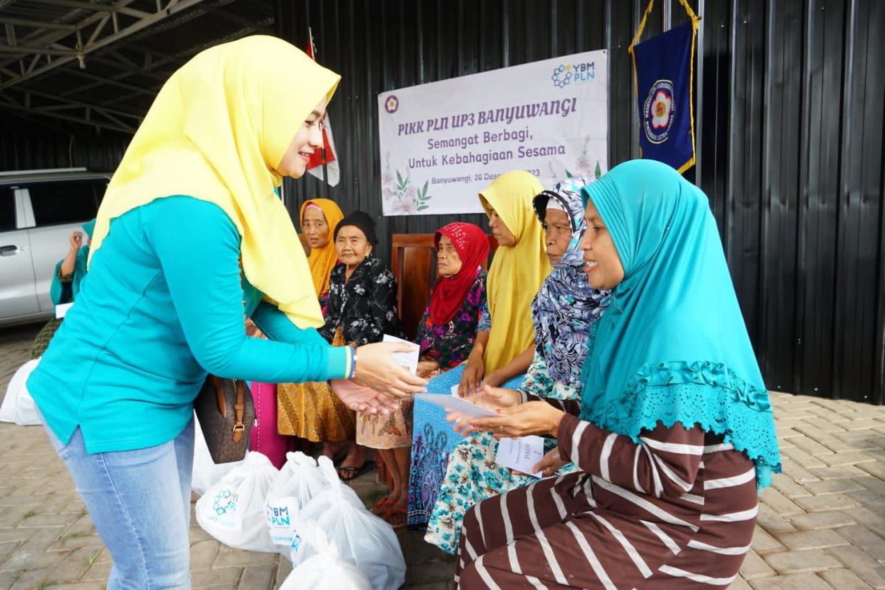 PT PLN (Persero) Unit Induk Distribusi (UID) Jawa Timur kembali berbagi kebahagiaan kepada dhuafa, yatim piatu, lansia, perempuan hebat dan penyandang disabilitas. (Foto: PLN for Jatimkini.com)