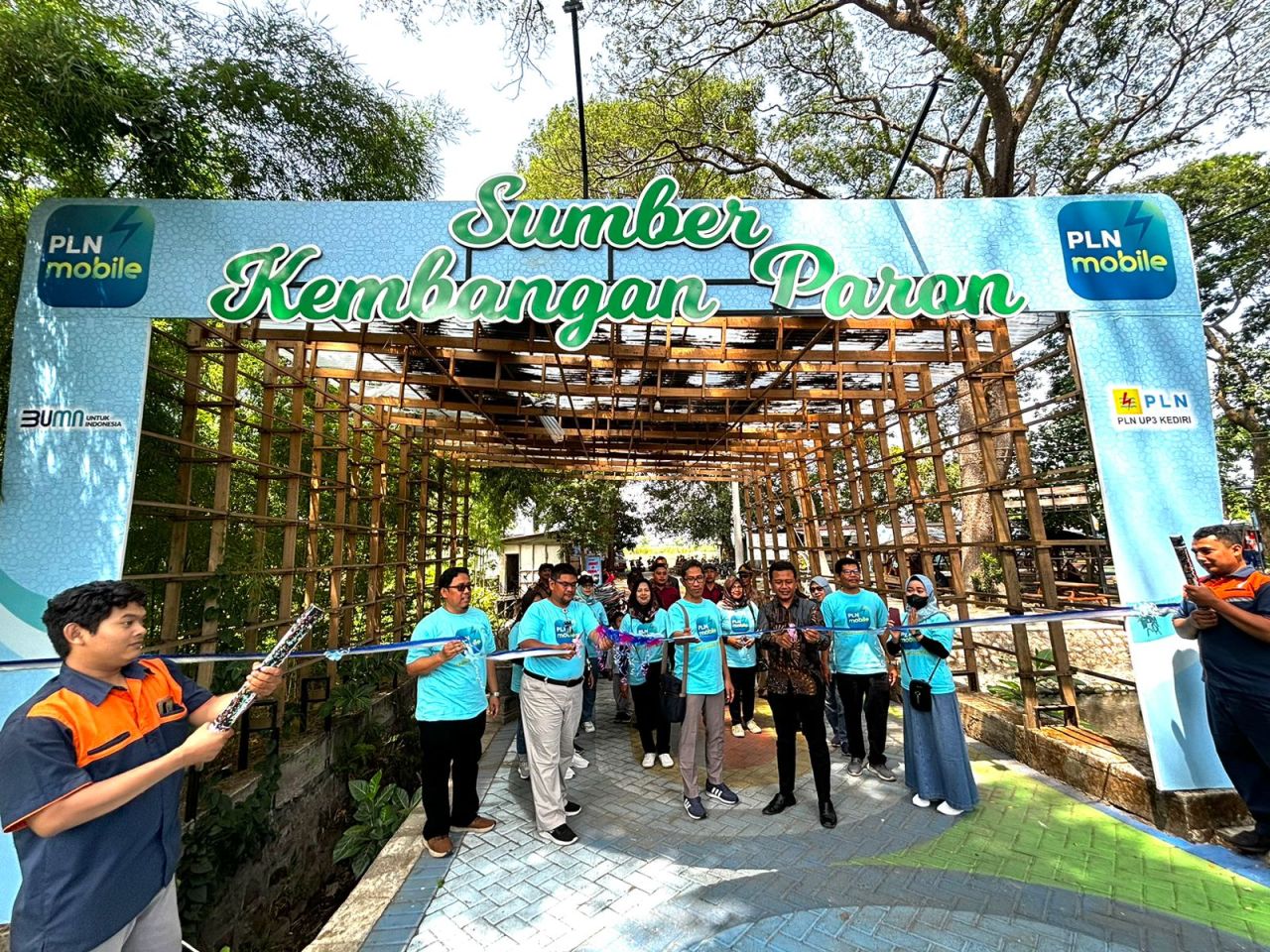 PLN Unit Induk Distribusi (UID) Jawa Timur kembali meresmikan Kampung PLN Mobile di tiga wilayah Jawa Timur. (Foto: PLN for Jatimkini.com)