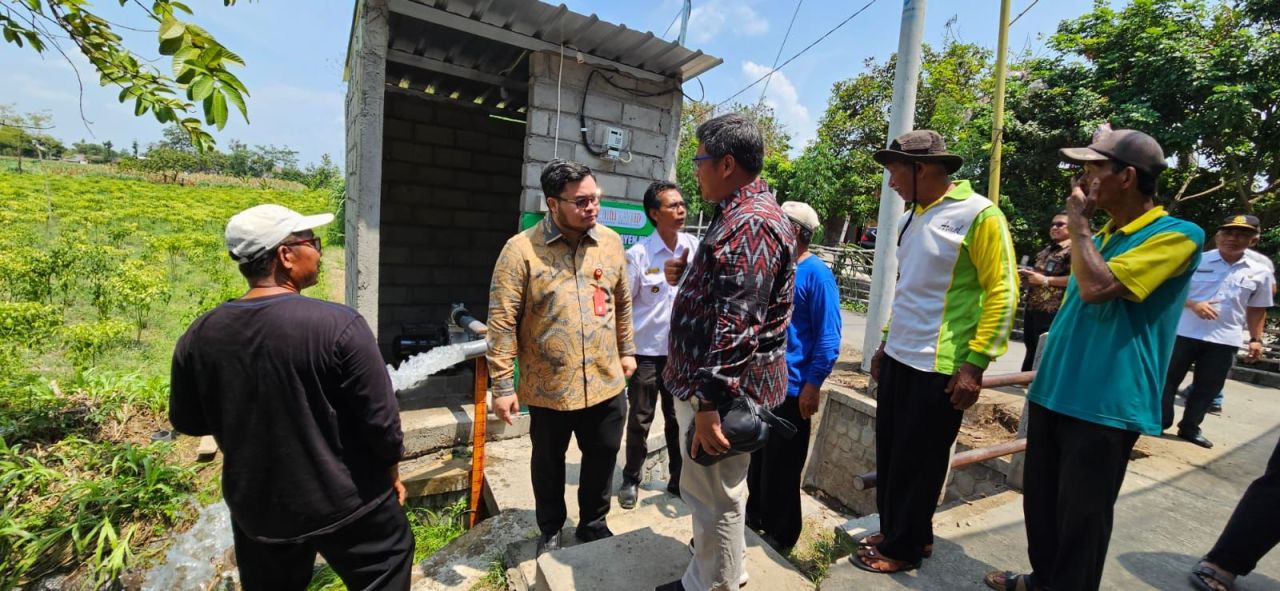 Bupati Kediri Hanindhito Himawan Pramana meresmikan serangkaian program Electrifying Agriculture di Desa Kayen Kidul, Kecamatan Kayen Kidul, Kabupaten Kediri Jawa Timur, pada Rabu (27/12). (Foto: PLN for Jatimkini.com)