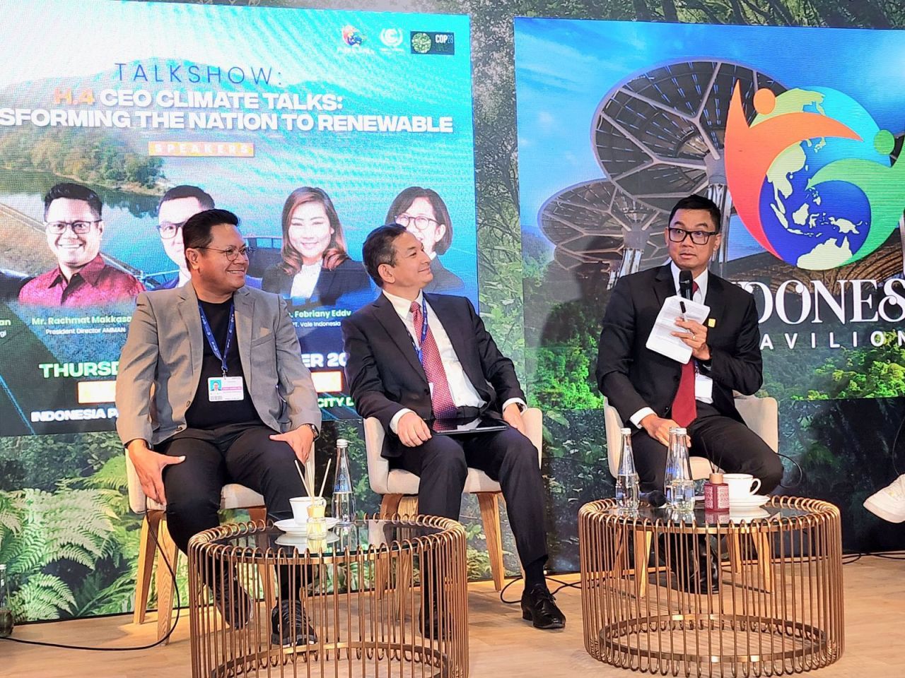 Direktur Utama PLN Darmawan Prasodjo selaku pembicara di sesi CEO Climate Talks di Indonesia Pavilion. (Foto: PLN for Jatimkini.com)